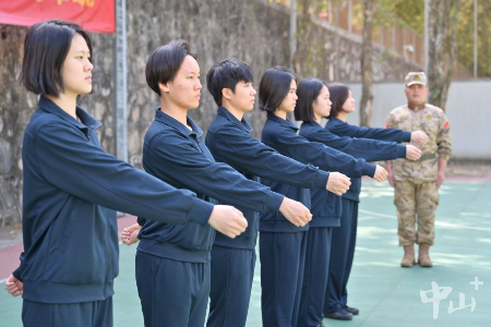 中山召開2025年上半年女兵審批定兵會議，多名新兵光榮入伍